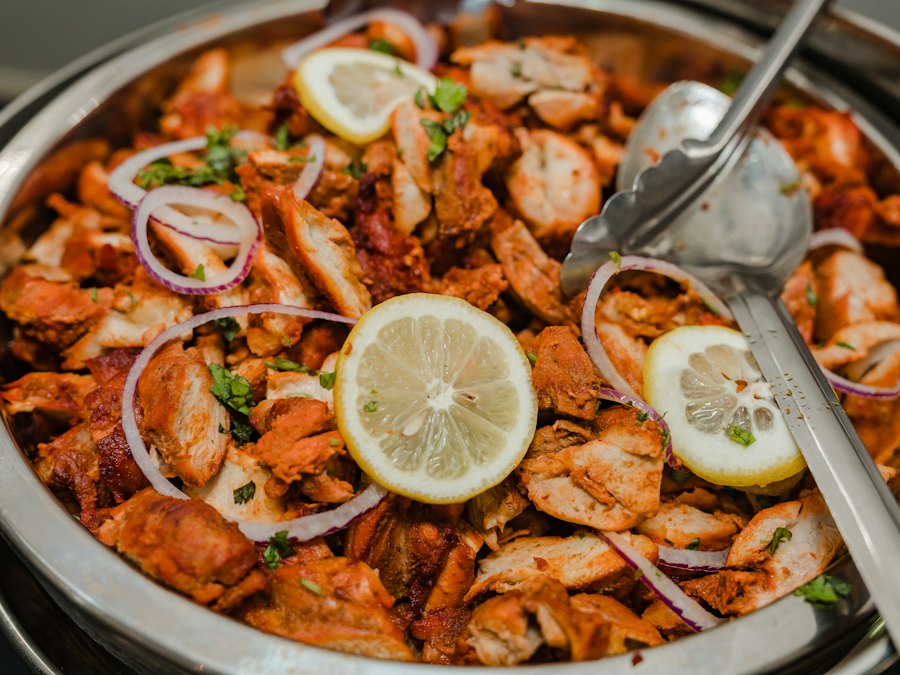 Tandoori prawns with lemon and onion